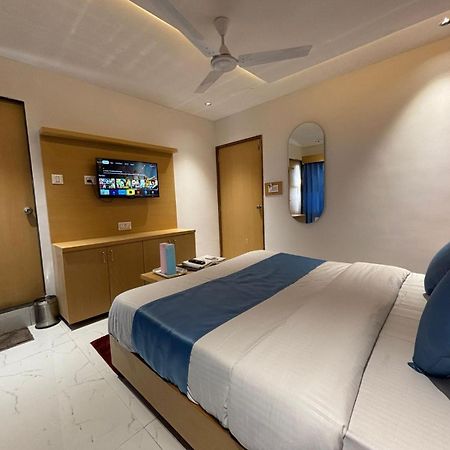 Hotel Phoniex Ahmedabad Extérieur photo