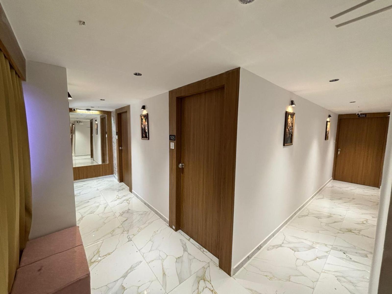 Hotel Phoniex Ahmedabad Extérieur photo