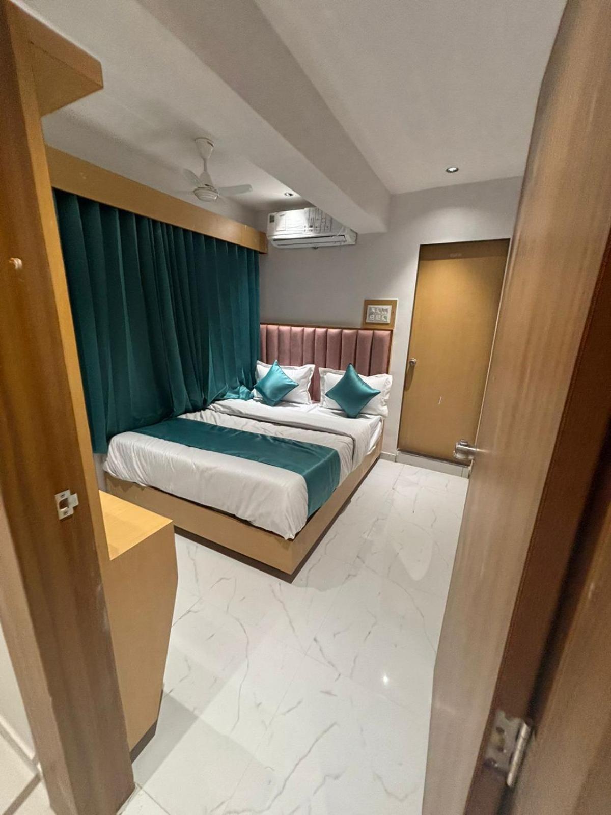 Hotel Phoniex Ahmedabad Extérieur photo