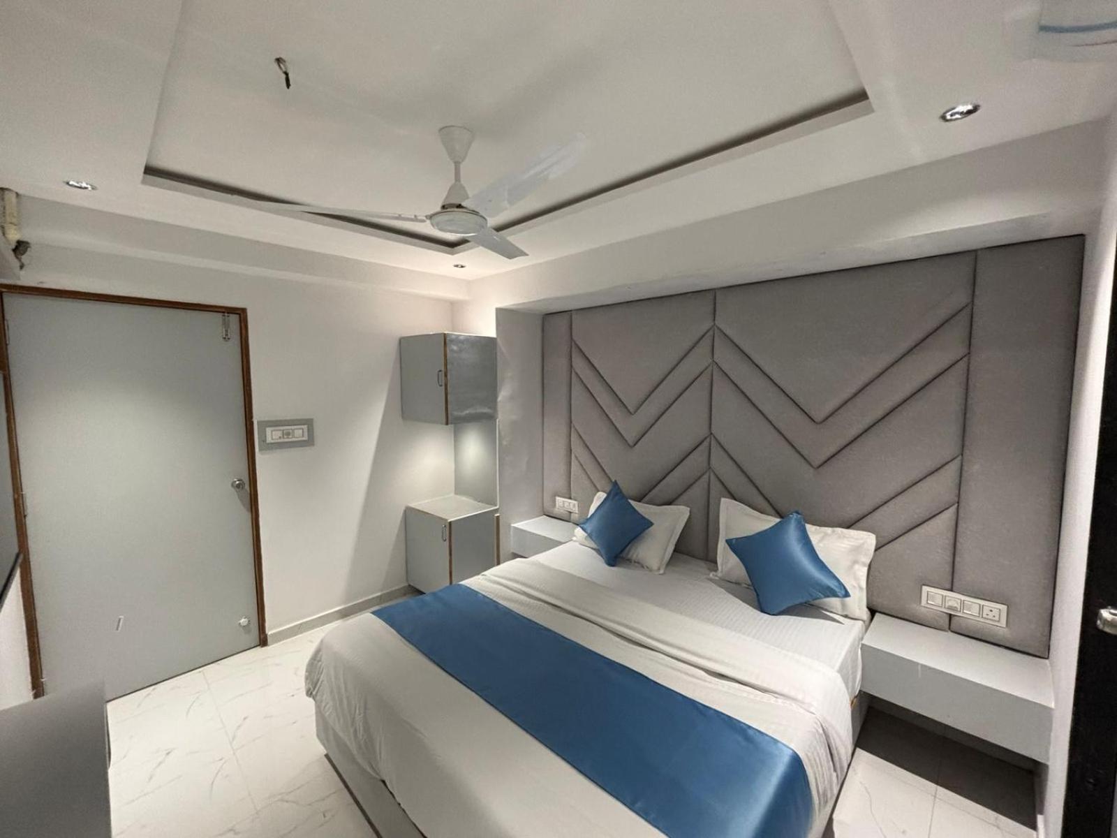 Hotel Phoniex Ahmedabad Extérieur photo