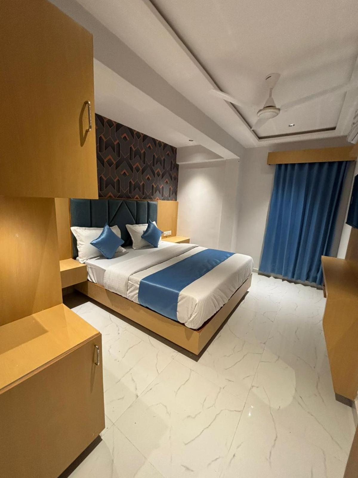 Hotel Phoniex Ahmedabad Extérieur photo