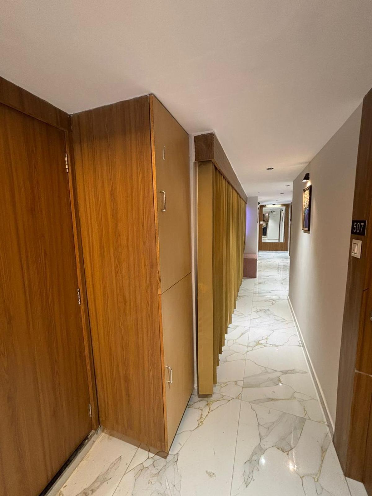 Hotel Phoniex Ahmedabad Extérieur photo