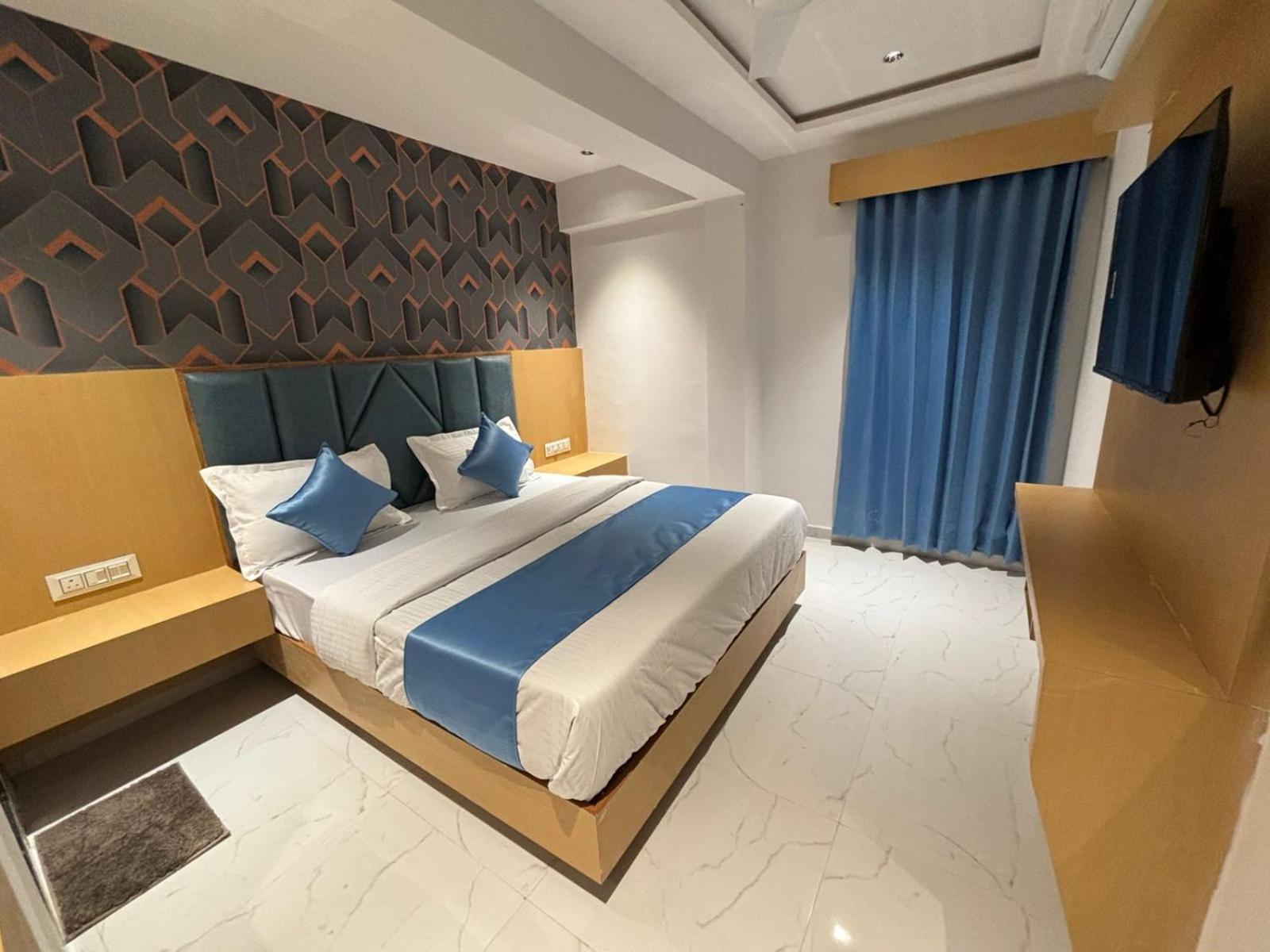 Hotel Phoniex Ahmedabad Extérieur photo